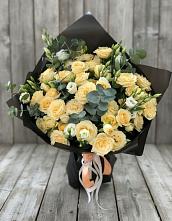 Букет цветов из:  Розы и Лизиантусы в поселок Сургут