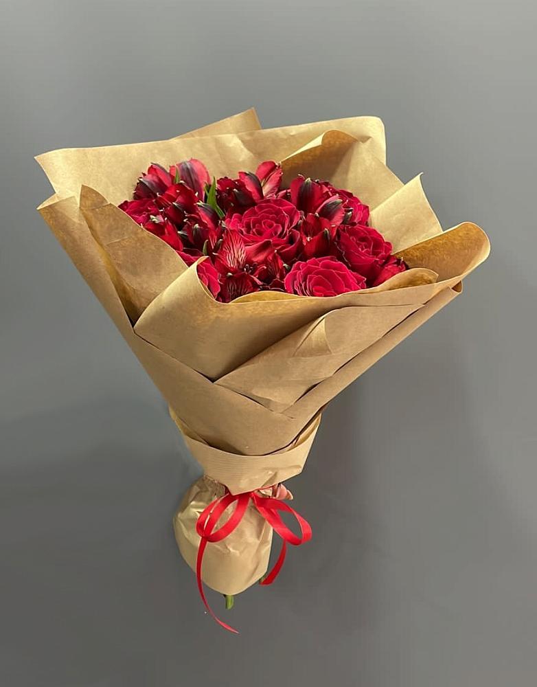 Букет цветов из: Альстромерии и Розы в поселок Сургут