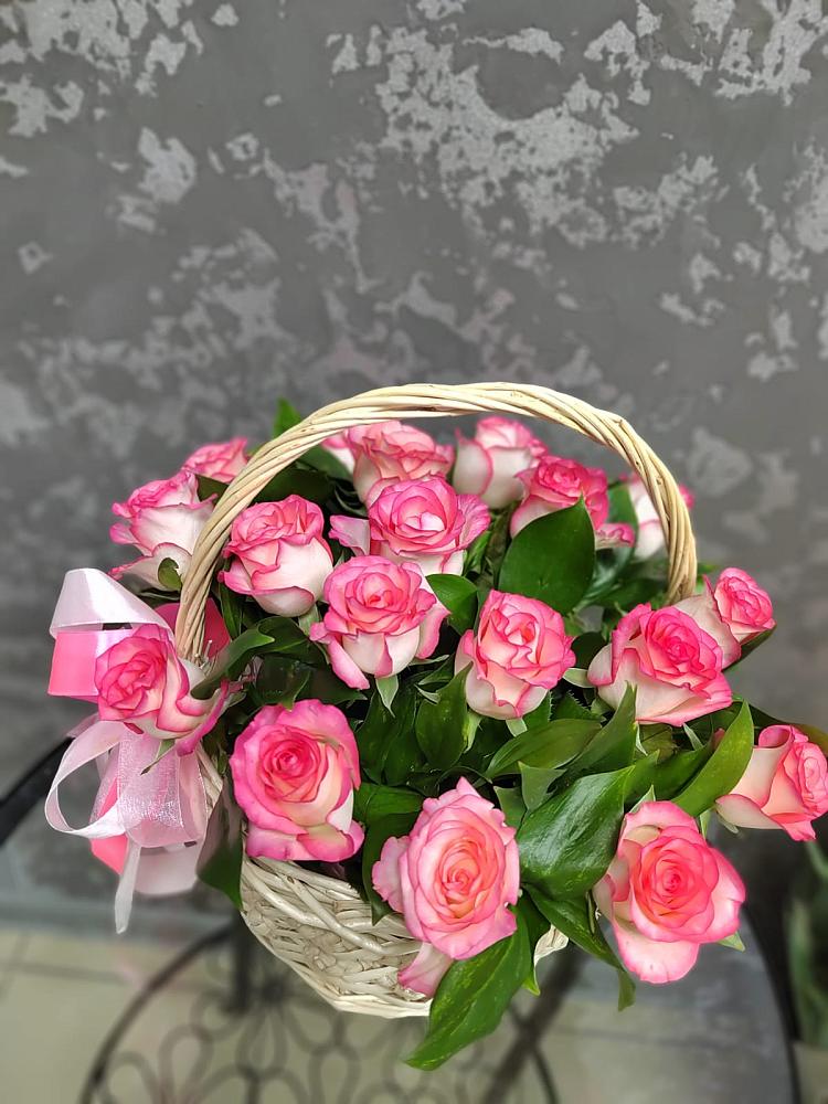 Цветочная композиция из Розы в корзине в поселок Сургут