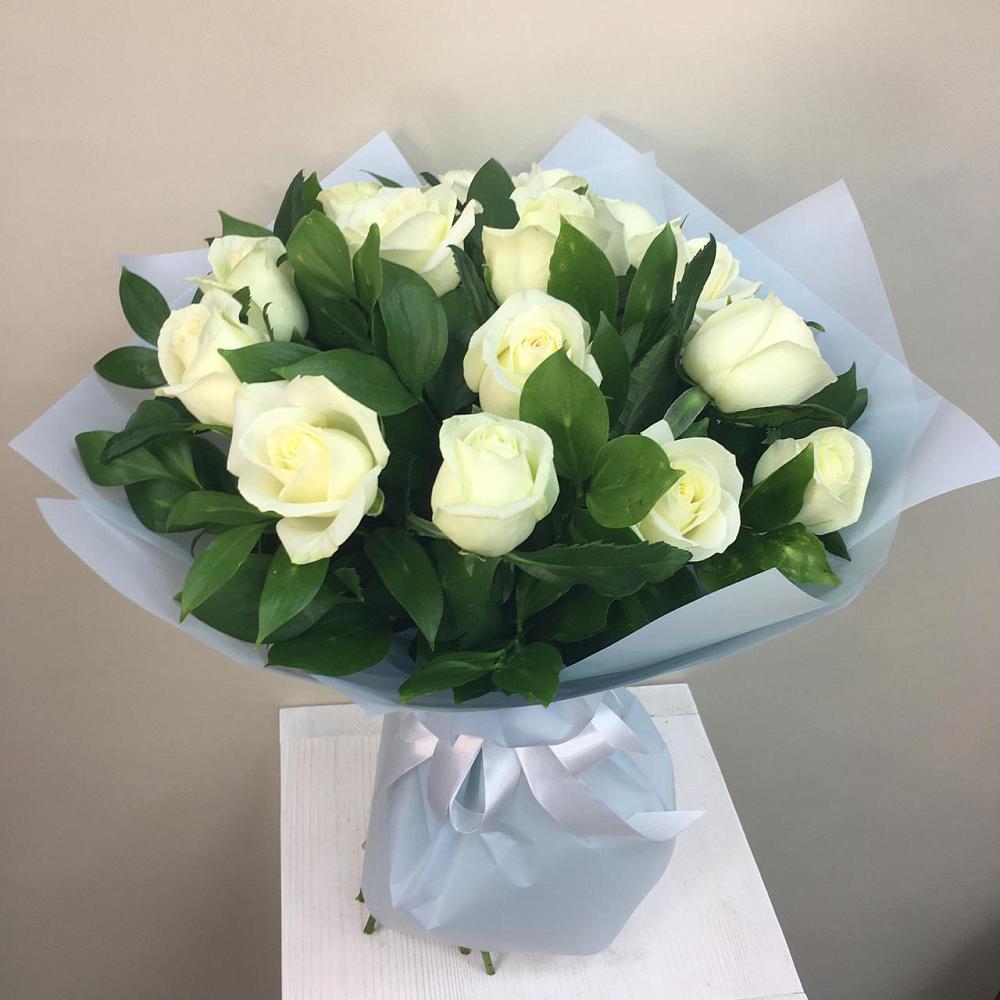 Букет 15 Белых роз Проуд в поселок Сургут