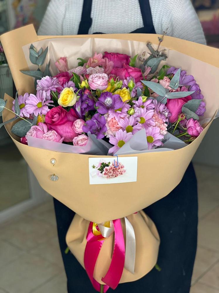 Букет цветов из: Хризантемы, Гвоздики и Альстромерии в поселок Сургут