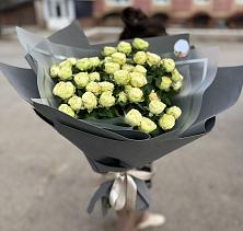 Букет Белые кустовые розы Солинеро в поселок Сургут