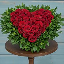 Цветочная композиция из Розы в виде сердца в поселок Сургут