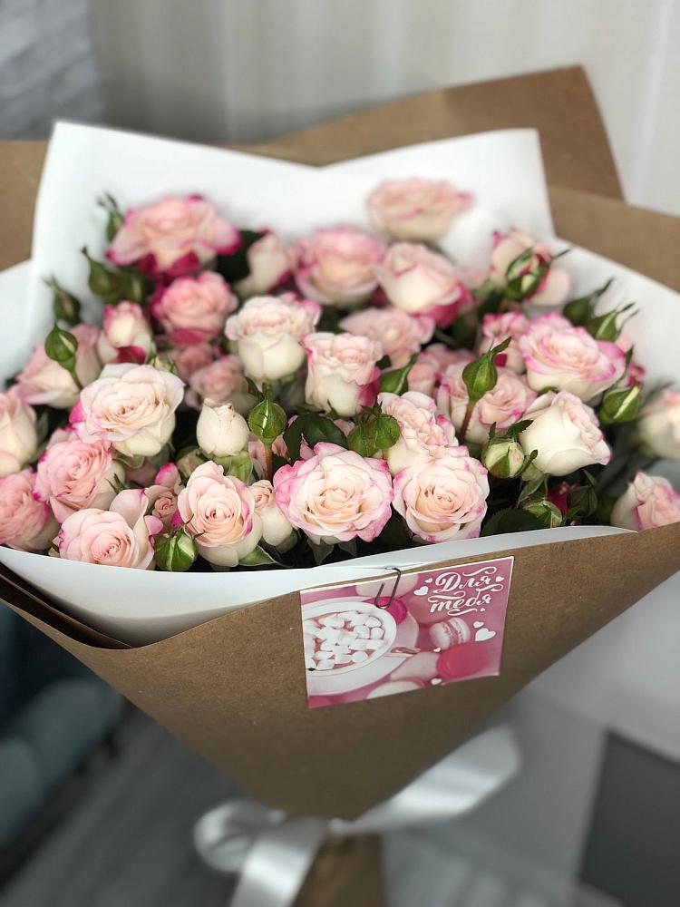 Букет цветов из: Розы в поселок Сургут