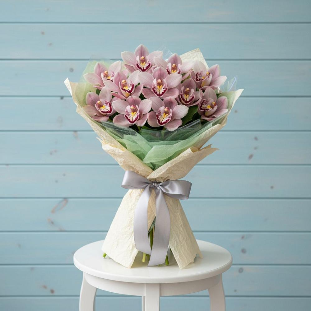 Букет цветов из: Орхидеи и Розы в поселок Сургут