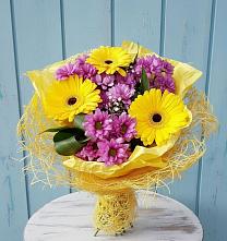 Букет цветов из:  Хризантемы и Герберы в поселок Сургут