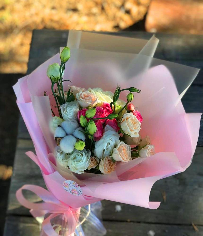 Букет цветов из: Розы и Лизиантусы в поселок Сургут