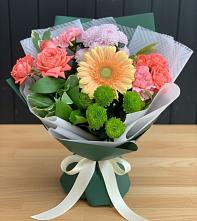 Букет цветов из:  Гвоздики, Розы, Герберы и Хризантемы в поселок Сургут