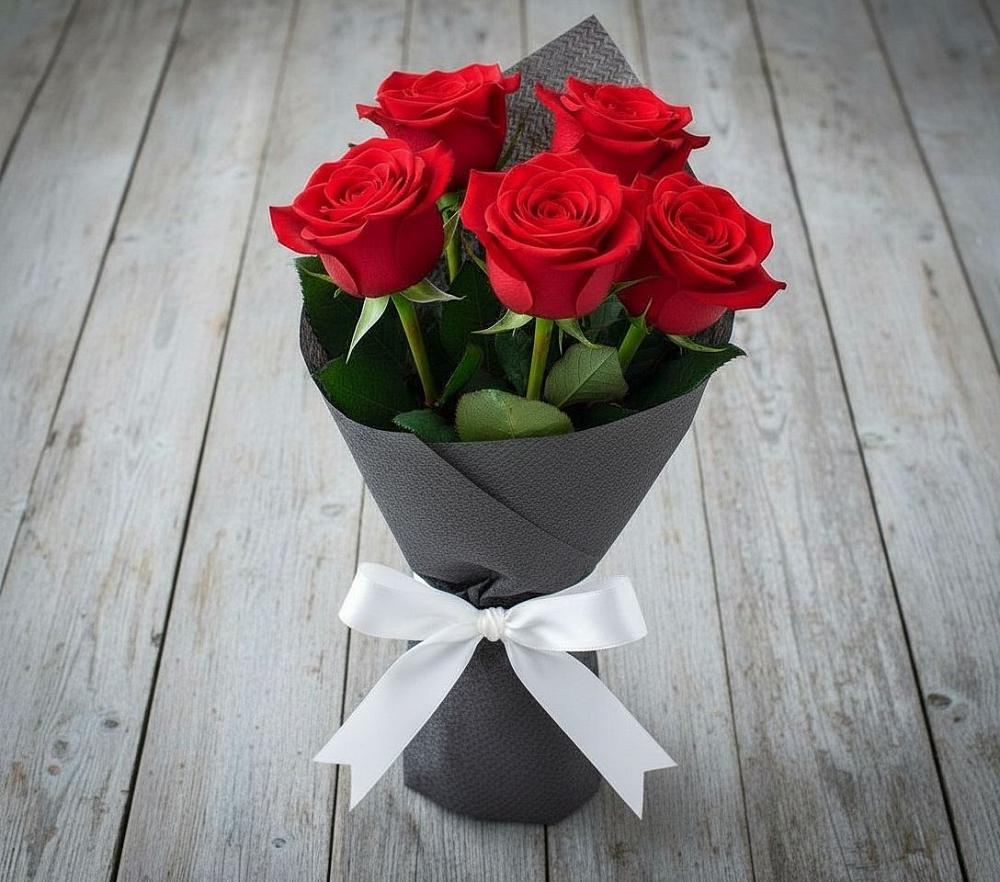 Букет 5 Красных роз Эдлесс Лав в поселок Сургут