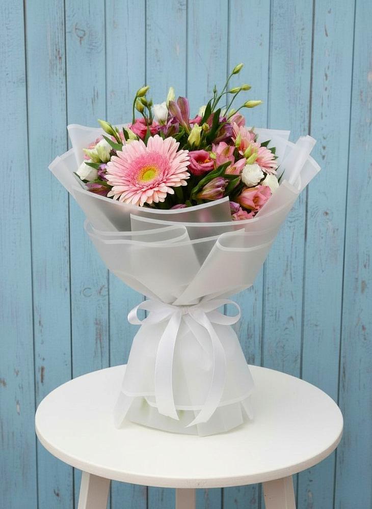 Букет цветов из: Герберы, Альстромерии и Лизиантусы в поселок Сургут