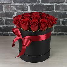 Цветочная композиция из Розы в шляпной коробке в поселок Сургут