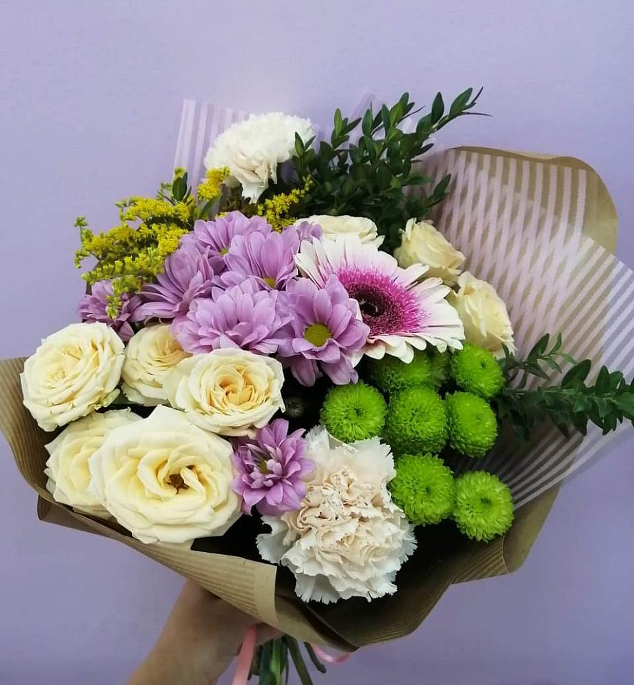 Букет цветов из: Хризантемы, Розы, Гвоздики и Герберы в поселок Сургут