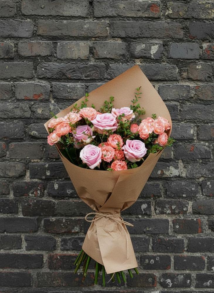 Букет цветов из: Розы в поселок Сургут