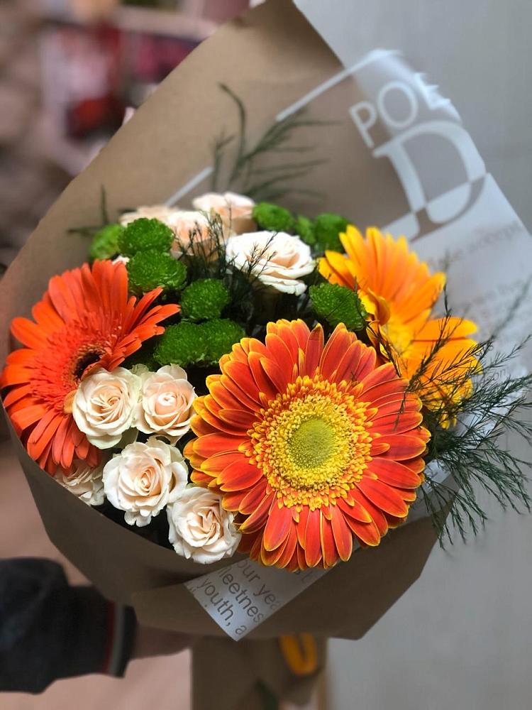 Букет цветов из: Герберы, Хризантемы и Розы в поселок Сургут