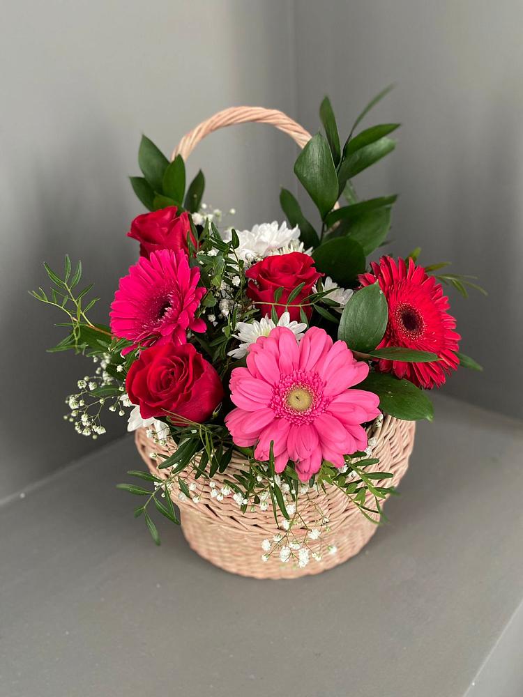 Цветочная композиция из Розы, Хризантемы и Герберы в корзине в поселок Сургут