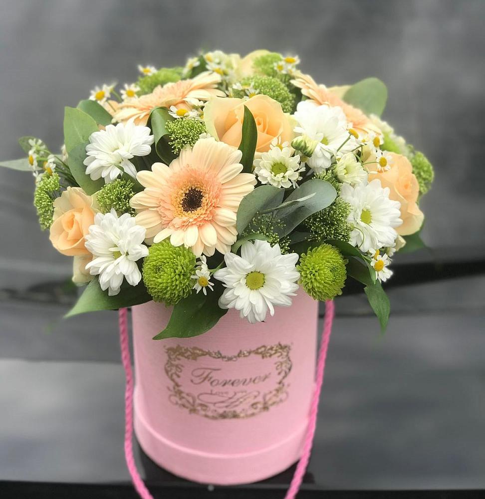 Цветочная композиция из Розы, Герберы и Хризантемы в шляпной коробке в поселок Сургут