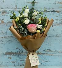 Букет цветов из:  Розы и Лизиантусы в поселок Сургут