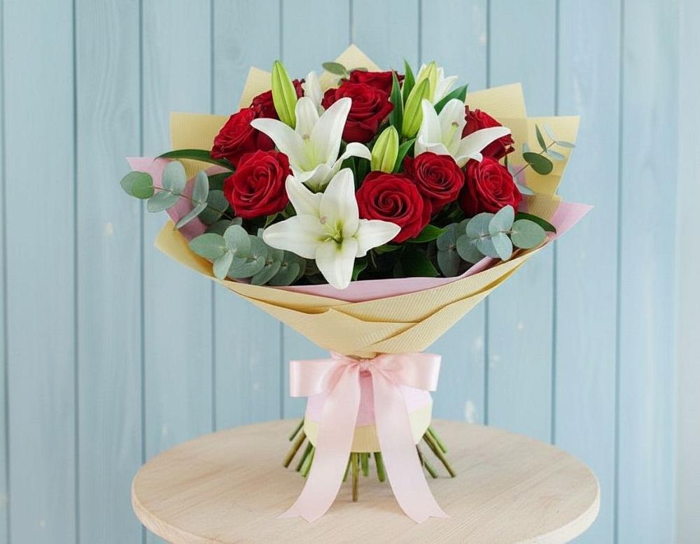 Букет цветов из: Лилии и Розы в поселок Сургут